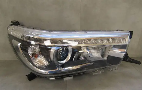 Toyota Hilux VIII Headlight/headlamp WY2W