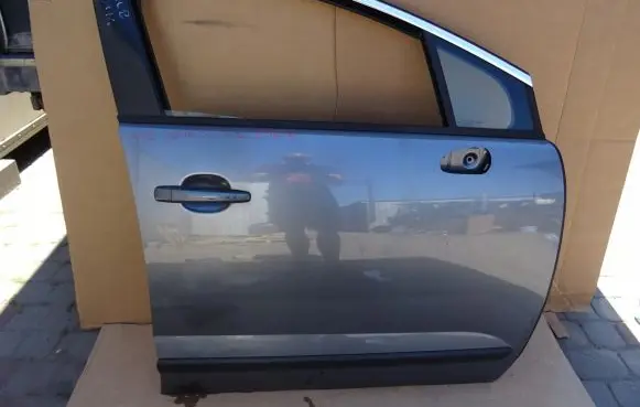 Peugeot 3008 I Front door