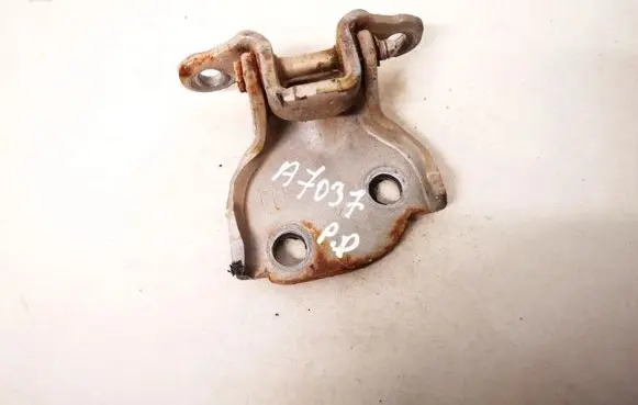 Honda CR-V Front door upper hinge