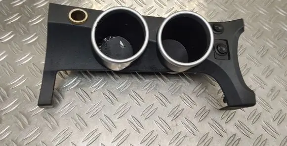 Cup holder front
