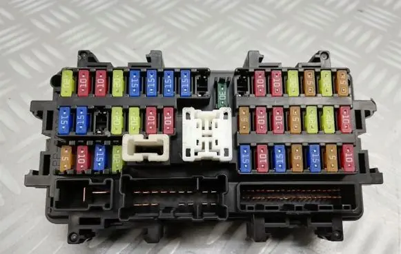 Infiniti Q50 Fuse module 