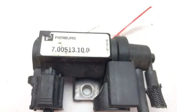 Toyota Avensis T270 Fuel pressure regulator 700513100