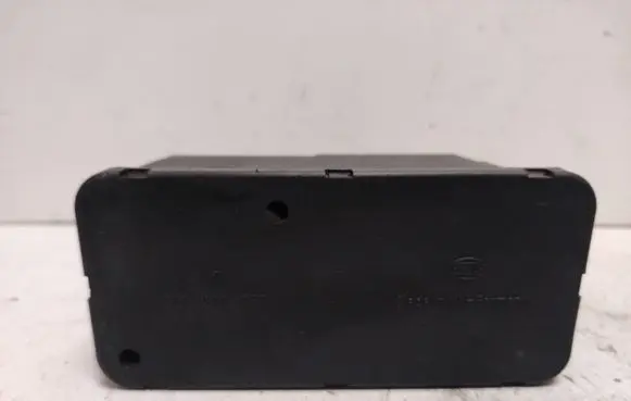 Volkswagen PASSAT B3 Central locking vacuum pump 357962257