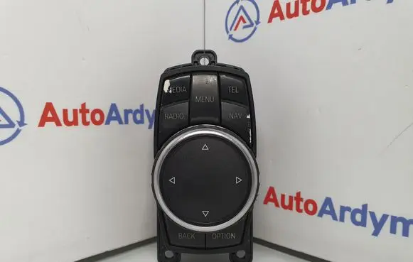 Head unit multimedia control