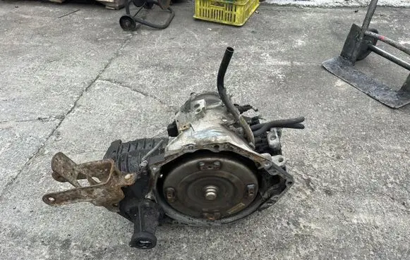 Toyota Avensis T270 Brake caliper pad carrier rear 