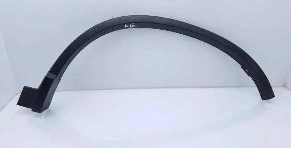 Rear fender molding trim