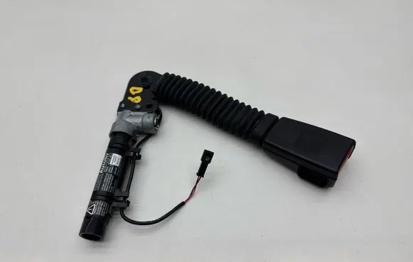 BMW 5 F10 F11 Front seatbelt buckle 7328842