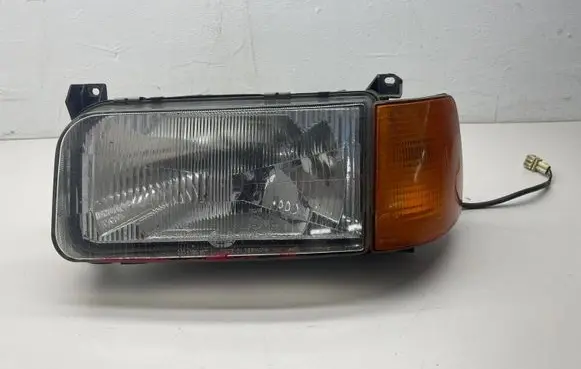 Volkswagen PASSAT B3 Headlight/headlamp 134728-00 133479-00 133717