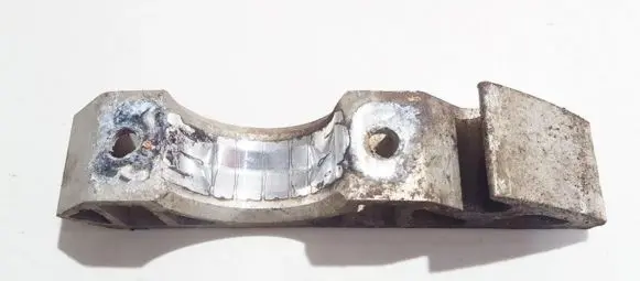 Audi Q7 4L Sway bar bush bracket, front 7l0411063b