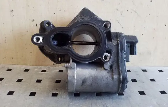 Renault Trafic II (X83) EGR valve 8200987088 A2C53412016