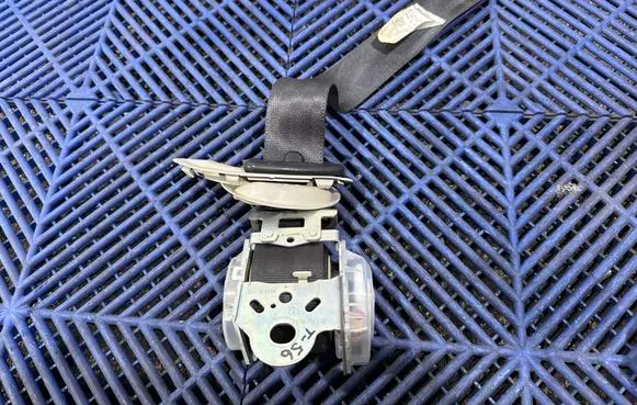 Rear seatbelt