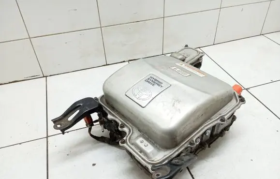 Voltage converter inverter