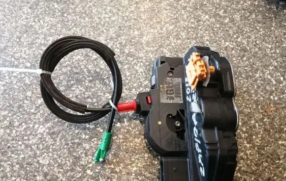 Opel Zafira C Rear door lock