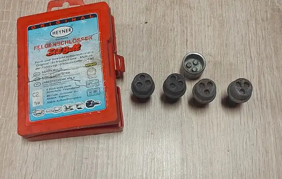 Audi A6 S6 C6 4F Anti-theft wheel nuts and lock 