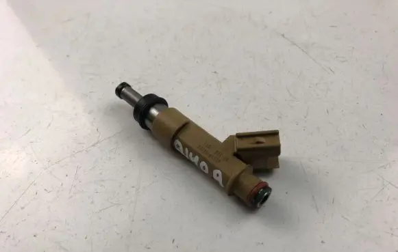Toyota Auris E180 Fuel injector 232500T030