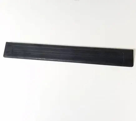 Mercedes-Benz GL X164 Front sill trim cover A1646800335