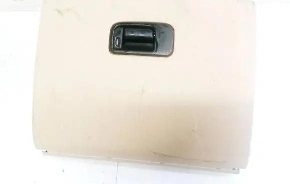 Volkswagen Touran I Glove box