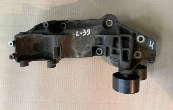 Renault Laguna II Generator/alternator bracket 117103703R