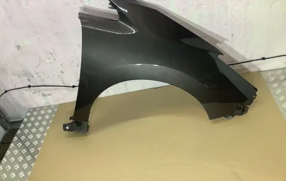 Nissan Leaf II (ZE1) Fender