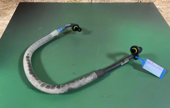 Volvo V70 Air conditioning (A/C) pipe/hose 08687574