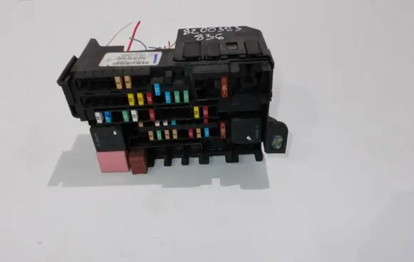 Renault Laguna III Fuse module 8200393836D