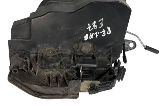 BMW 1 E81 E87 Front door lock 7202146