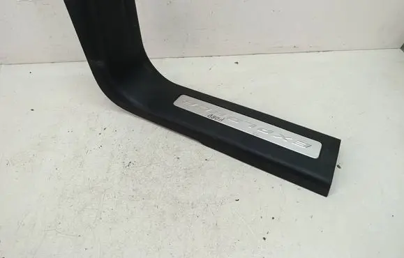 Ford Explorer VI Front sill trim cover DB537813200
