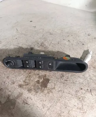 Renault Espace IV Electric window control switch 8200250650