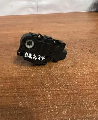 Mercedes-Benz C W204 A/C air flow flap actuator/motor 410475520 D2227