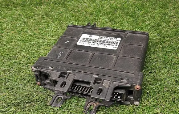 Seat Toledo II (1M) Engine control unit/module ECU 01M927733HN 5WK33436