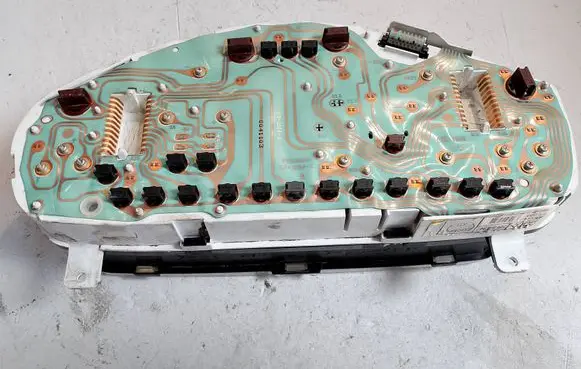 Mitsubishi Carisma Speedometer (instrument cluster) MR381347