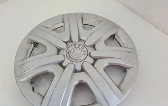 Skoda Fabia Mk2 (5J) R15 wheel hub/cap/trim 5J0601147