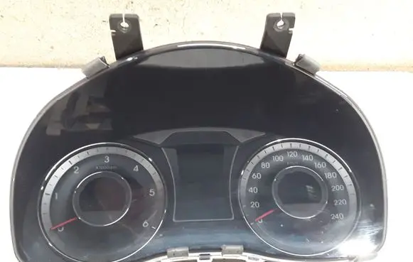 Hyundai i40 Speedometer (instrument cluster) 940013Z046 11002751810H