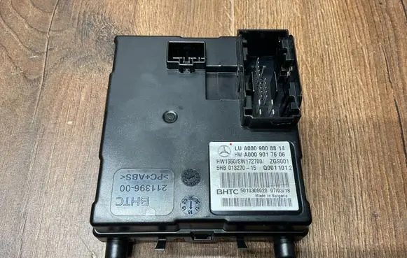 Mercedes-Benz E W213 Air conditioner control unit module A0009008814