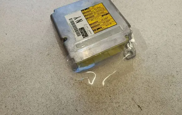 Lexus IS-F Airbag control unit/module 8917053370 1508000182 06018210LT