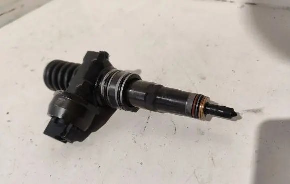 Volkswagen PASSAT B6 Fuel injectors set 038130073BQ