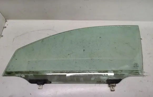 Toyota Avensis T250 Front door window glass four-door