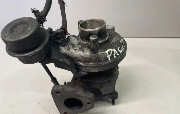 Volkswagen PASSAT B5 Turbo 028145702