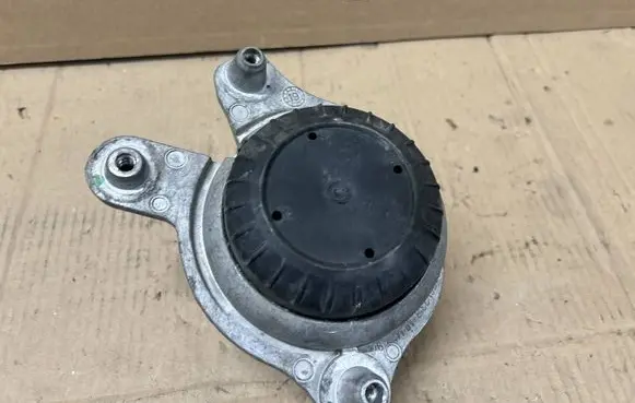 Mercedes-Benz E W213 Engine mount bracket A2132405500 2132405500