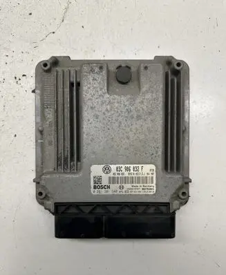 Volkswagen Touran I Engine control unit/module 03C906032F 03C906032 0261201540