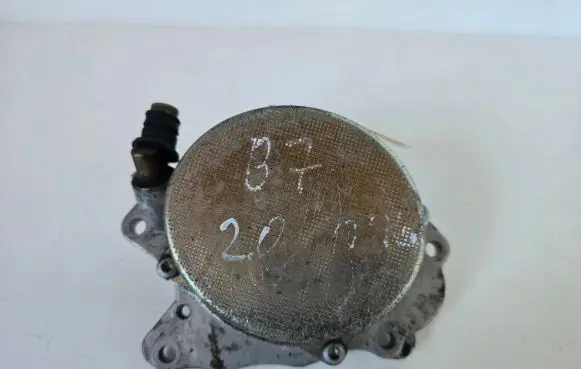 Volkswagen PASSAT B7 Vacuum pump 2645603