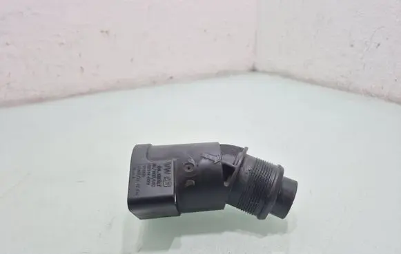 Skoda Octavia Mk3 (5E) Turbo air intake inlet pipe/hose 04L131111T