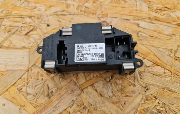 Volkswagen PASSAT B6 Heater blower motor/fan resistor 3C0907521 2468105381