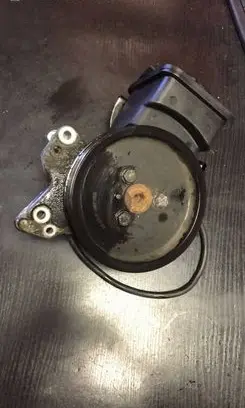 BMW X5 E53 Power steering pump 6756575