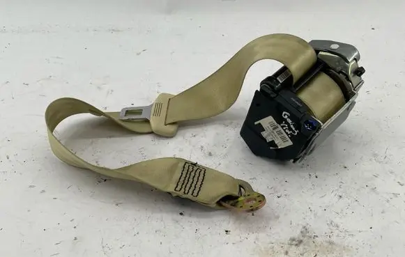 Middle seatbelt (rear)