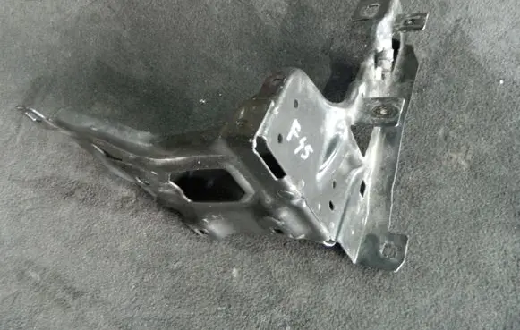 BMW 2 F45 Headlight/headlamp mounting bracket 7302532