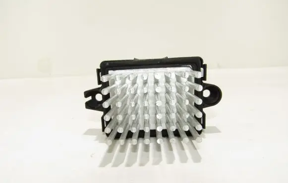 Opel Zafira C Heater blower fan relay 13503201