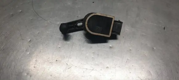 Headlight/headlamp level sensor