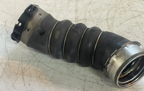 BMW X6 E71 Intercooler hose/pipe 7807985