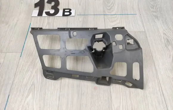 Skoda Octavia Mk3 (5E) Front bumper mounting bracket 5E3807056 32002011